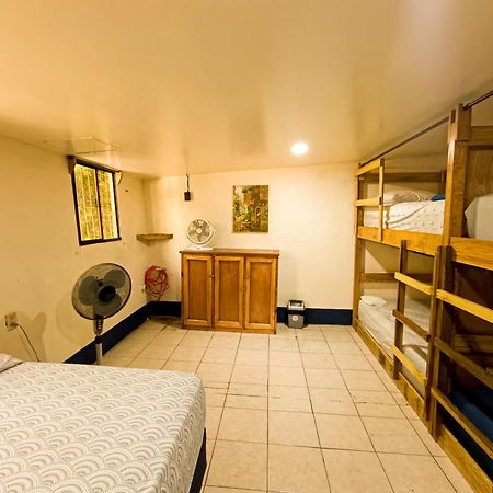 Hostal El Rio León Екстериор снимка