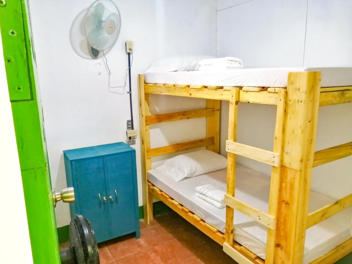 Hostal El Rio León Екстериор снимка