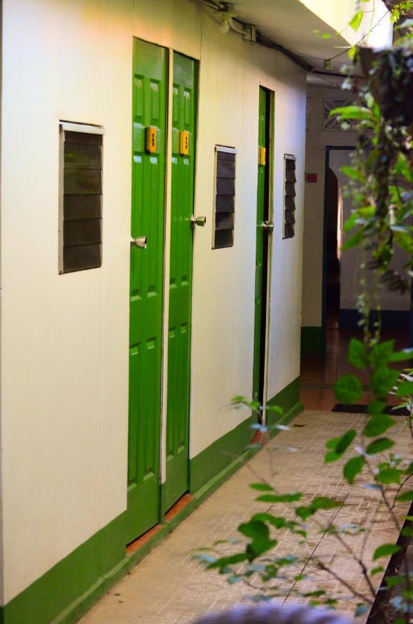 Hostal El Rio León Екстериор снимка