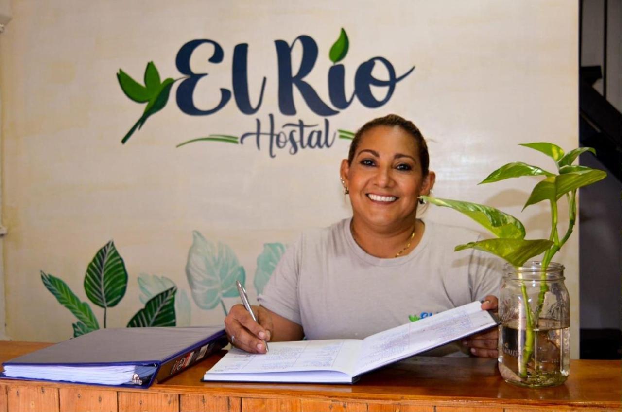 Hostal El Rio León Екстериор снимка