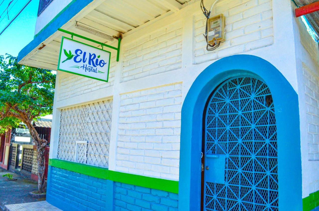 Hostal El Rio León Екстериор снимка