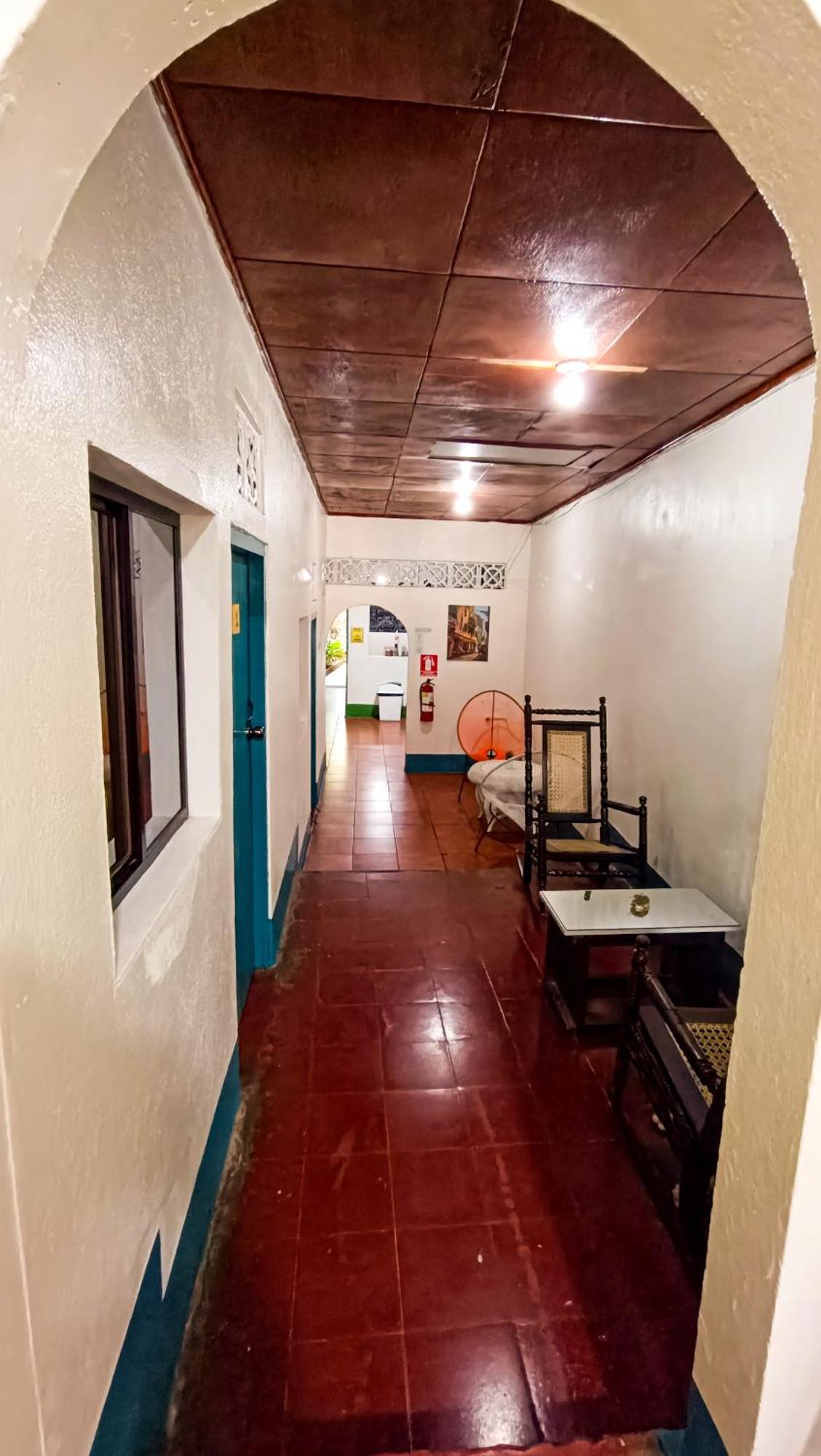Hostal El Rio León Екстериор снимка