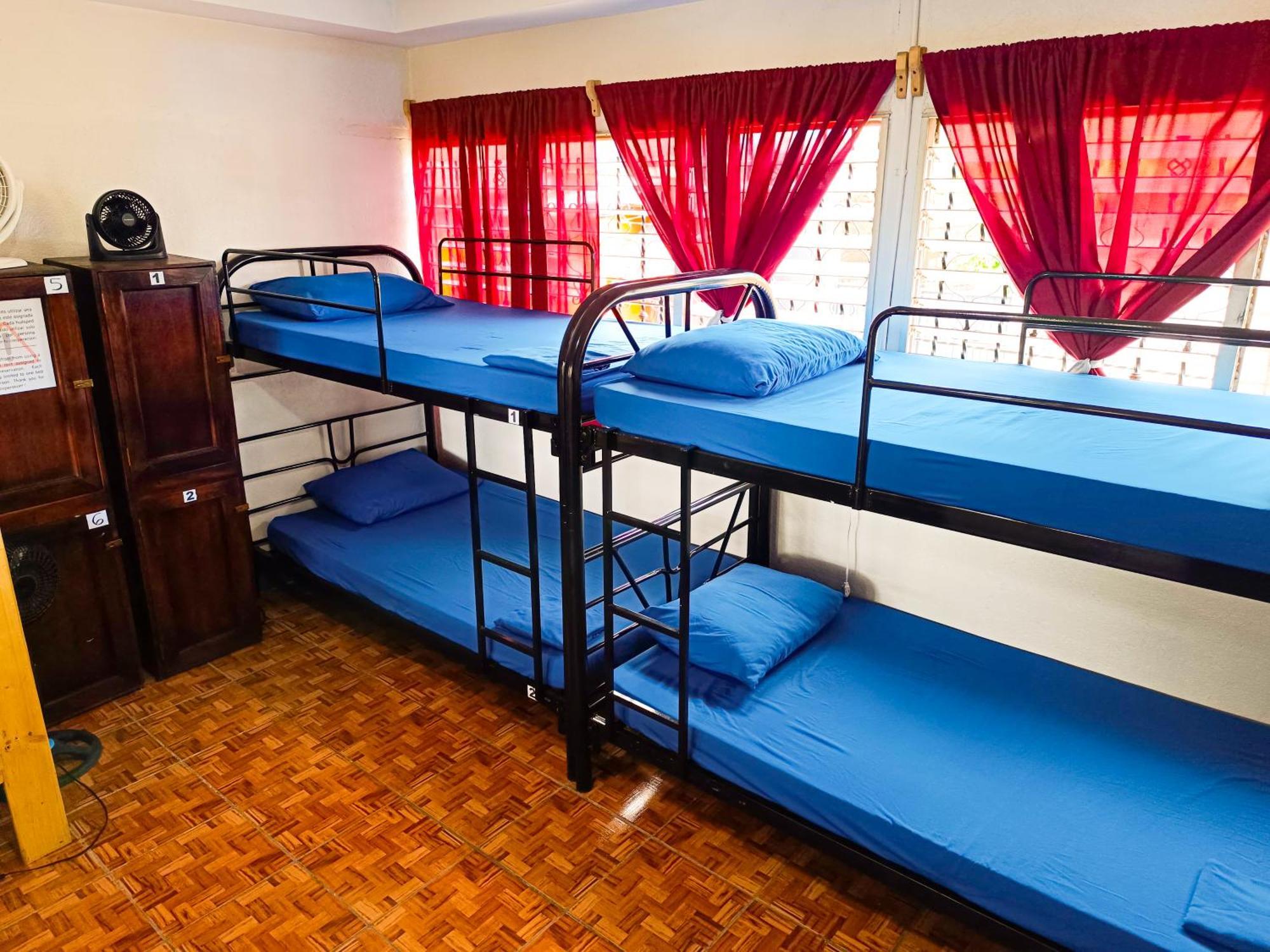 Hostal El Rio León Екстериор снимка
