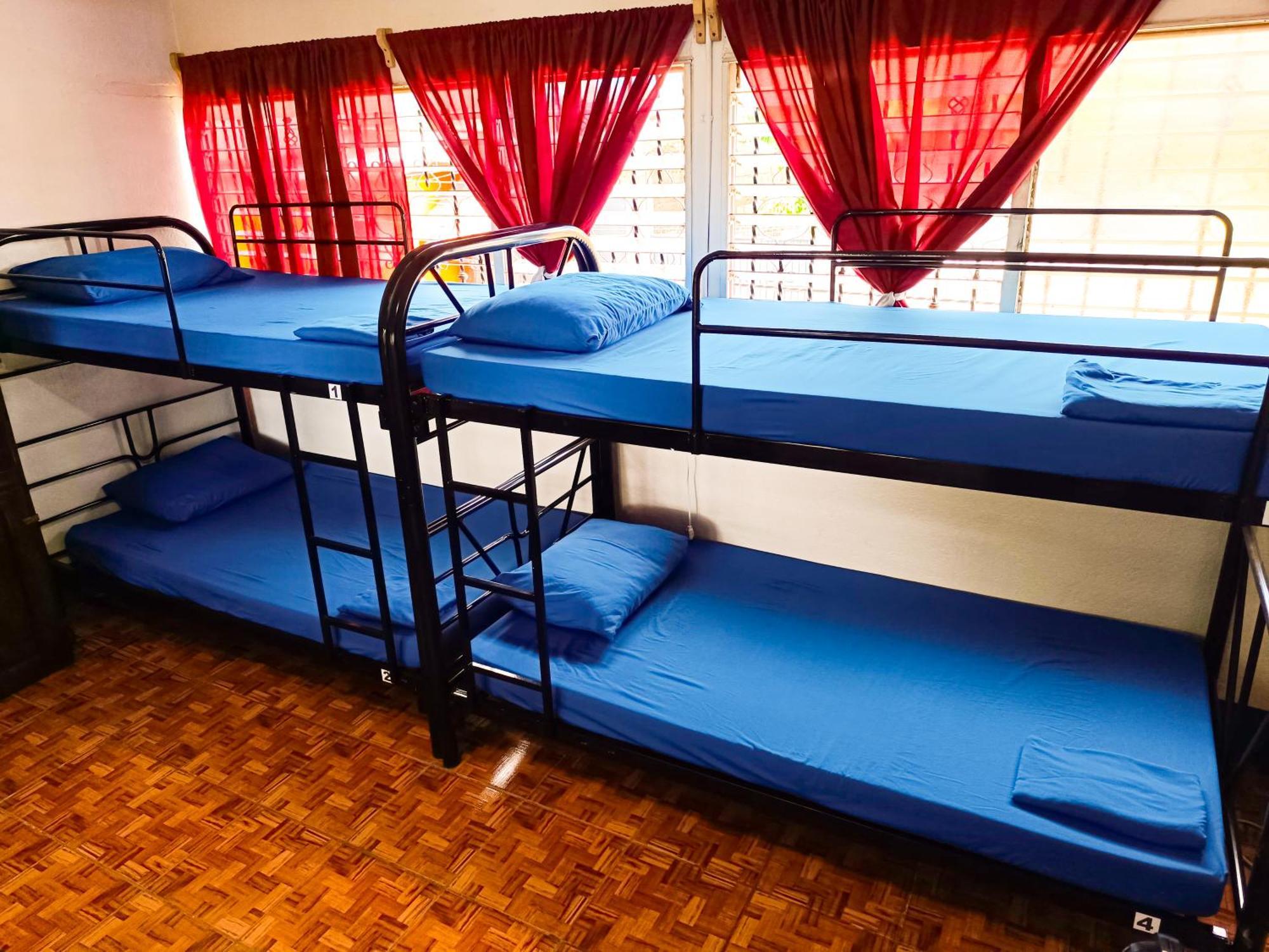 Hostal El Rio León Екстериор снимка