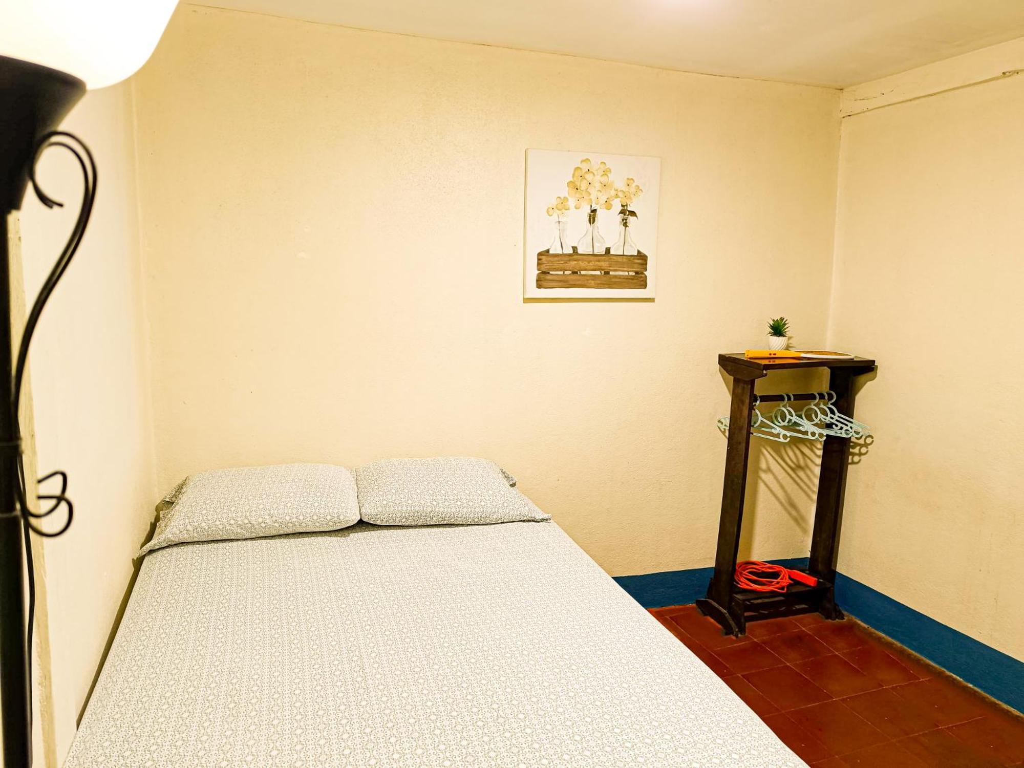 Hostal El Rio León Екстериор снимка