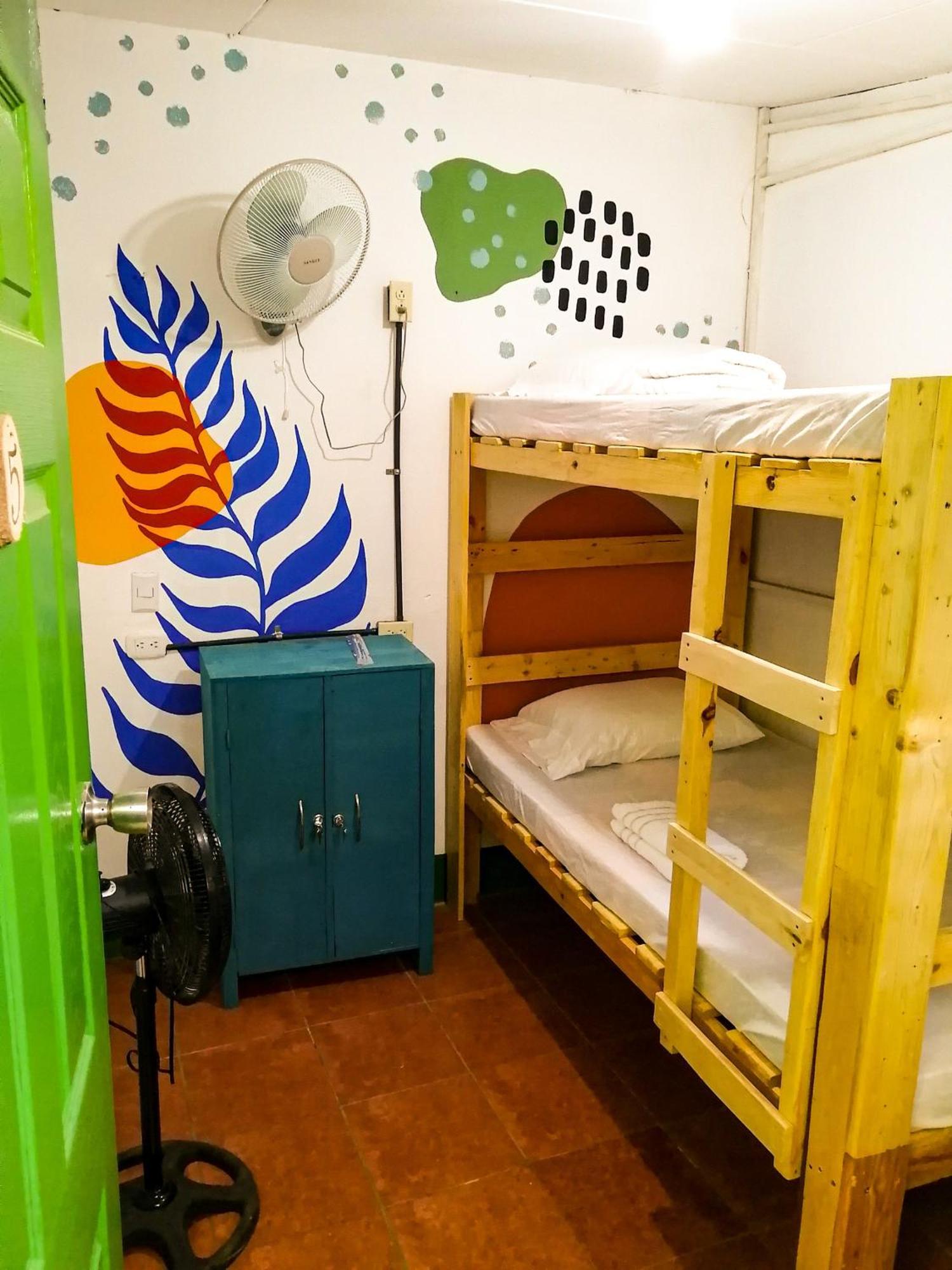 Hostal El Rio León Екстериор снимка