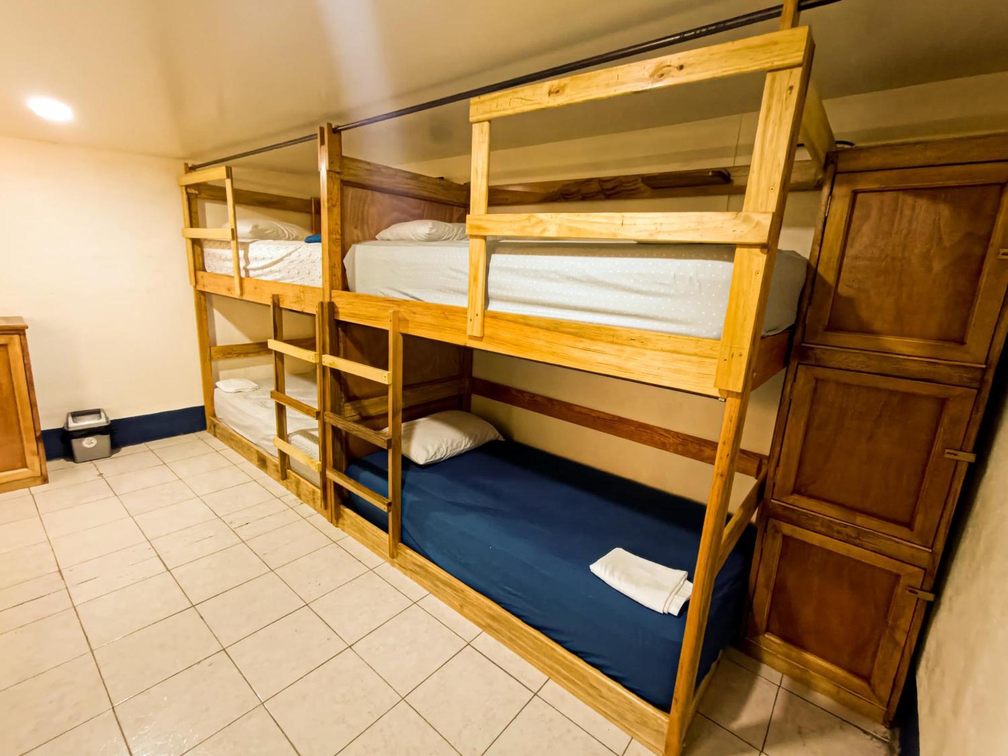 Hostal El Rio León Екстериор снимка